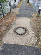 Foto: gehweg ist im sehr schlechten zustand 